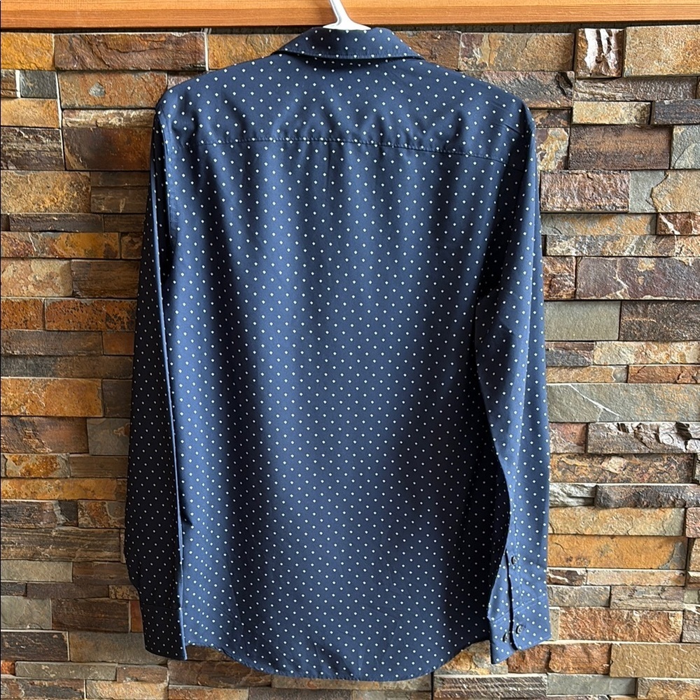 Gorgeous lightweight Perry Ellis Navy Diamond Button-Up Dress Shirt - Picture 5 of 6